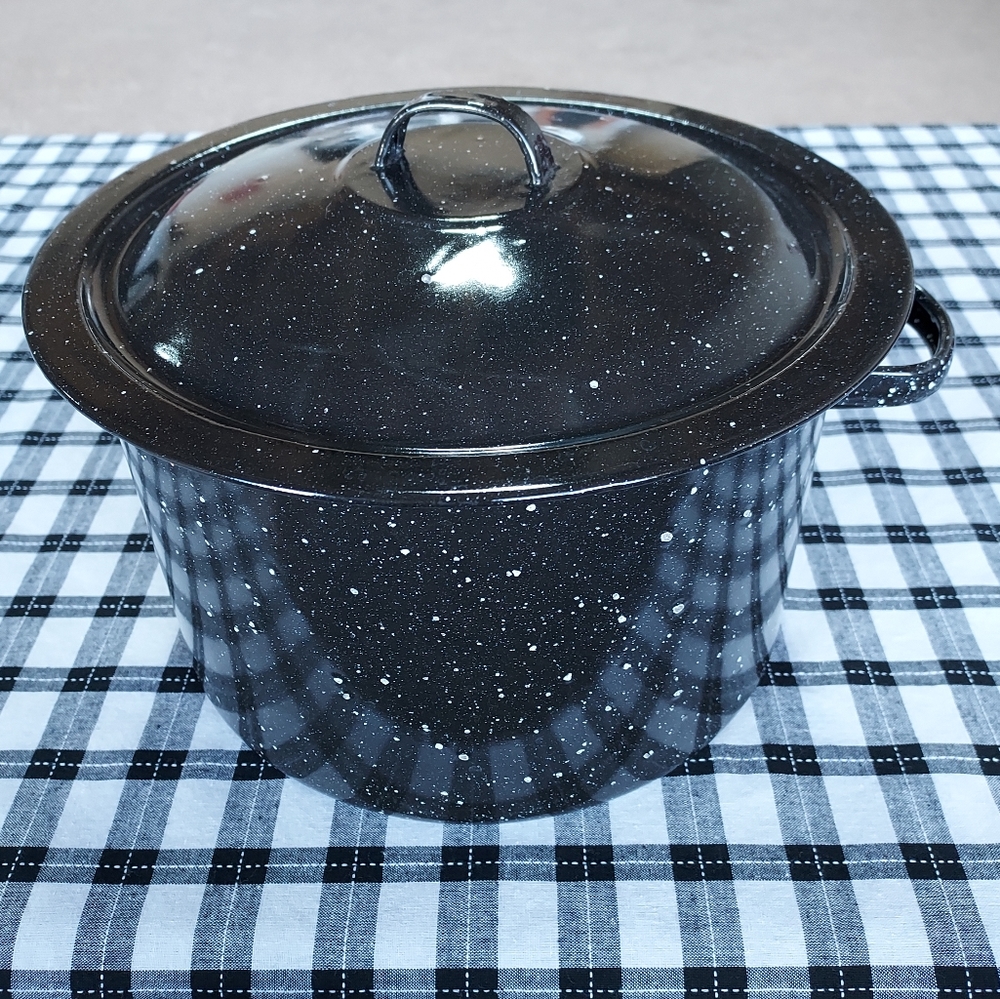 Vintage Style Black Speckled Stock Pot with Lid 6 Quart